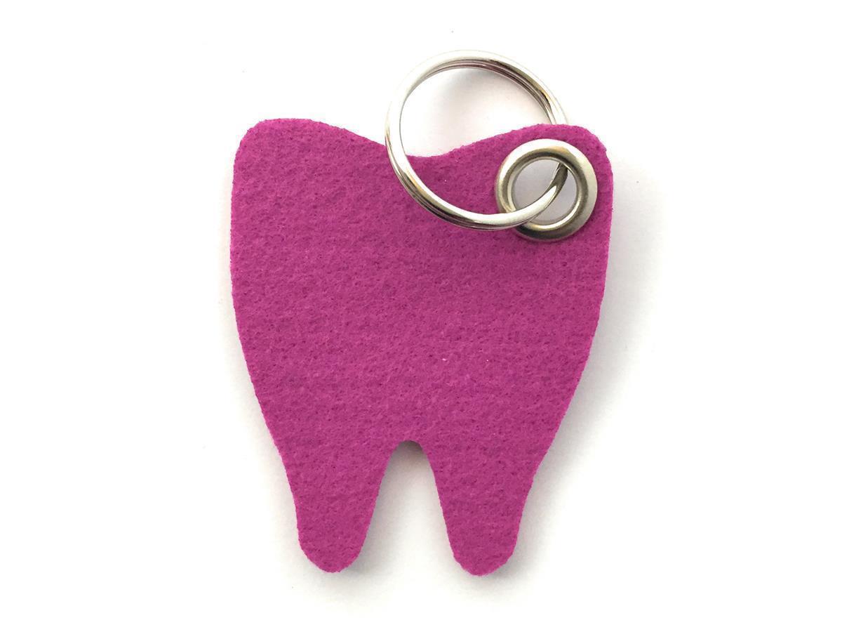 Zahn - Schlüsselanhänger Filz in magenta mit Druck 1-fbg
