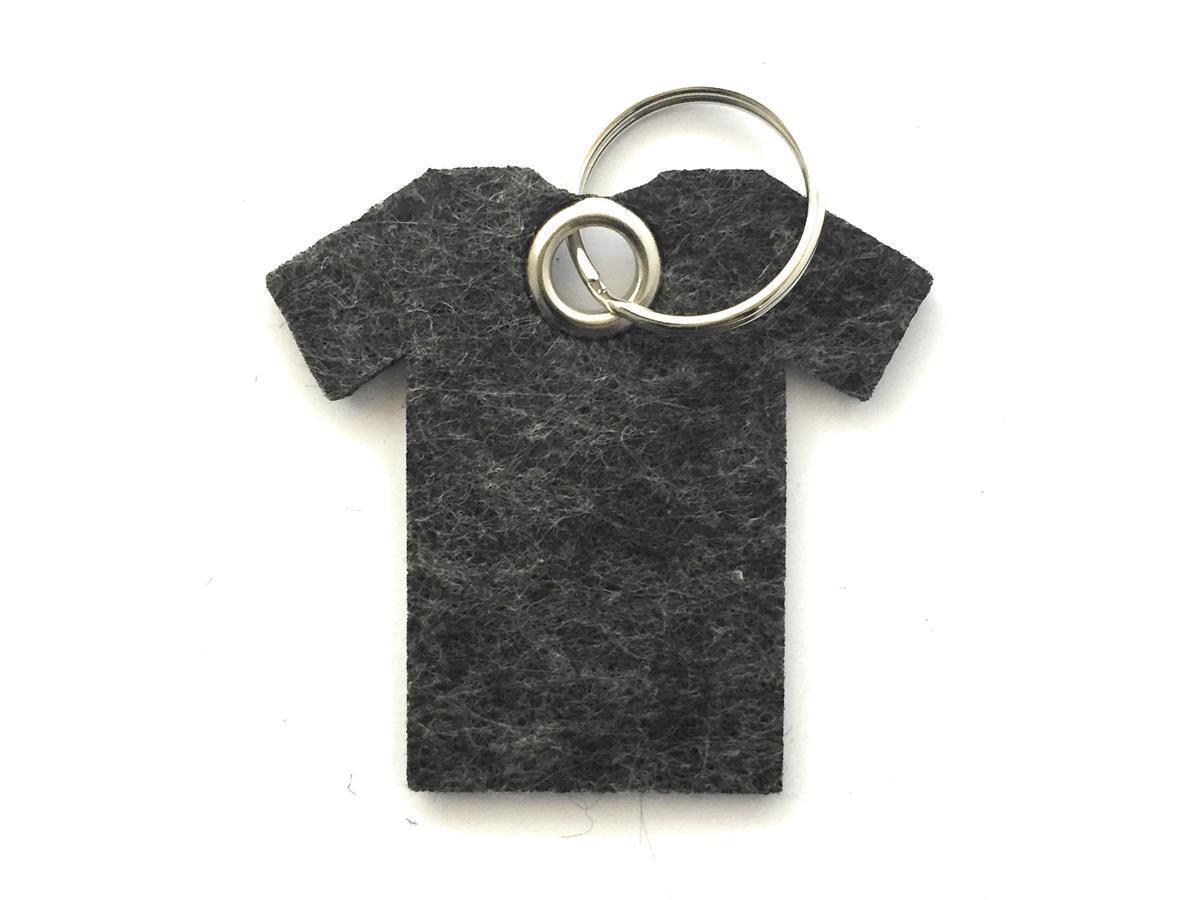 T-Shirt - Schlüsselanhänger Filz in schwarz meliert mit Gravur